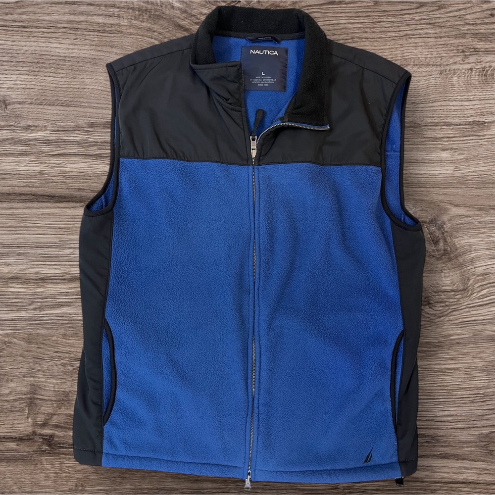 Nautica Men’s Blue full-Zip Fleece Vest. Size Large.